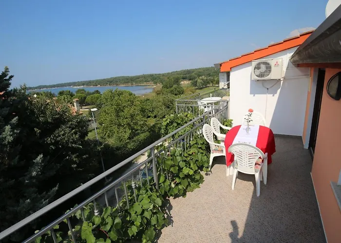 App 5- By Interhome Apartman Funtana