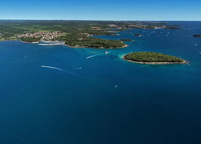 App 5- By Interhome Funtana