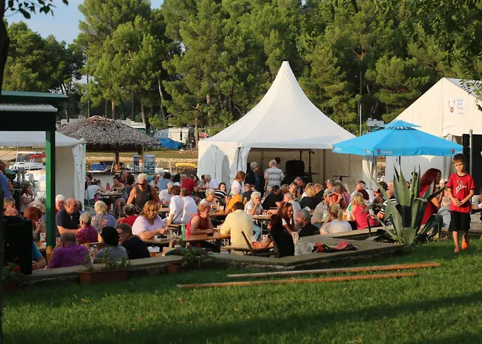 App 5- By Interhome Funtana